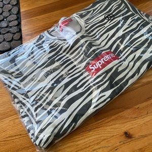 Supreme Box Logo Crew Neck FW22 ZEBRA XL X-Large Brand New In Bag